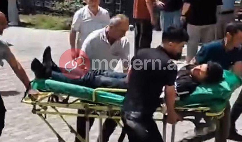 Bıçaqlanan tələbənin vəziyyəti ağır qiymətləndirilir - Yenilənib Bıçaqlanan tələbənin vəziyyəti ağır qiymətləndirilir - Yenilənib