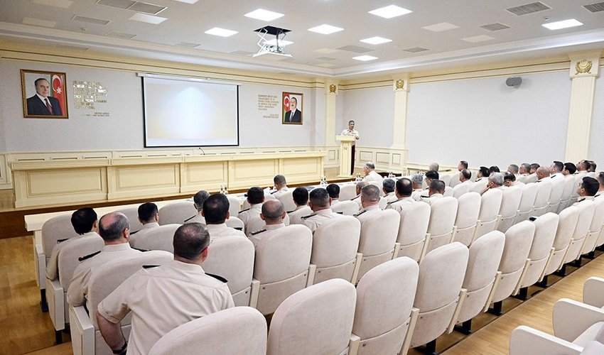 Həsənov hərbi intizamın möhkəmləndirilməsi ilə bağlı tapışırıqlar verib
Həsənov hərbi intizamın möhkəmləndirilməsi ilə bağlı tapışırıqlar verib