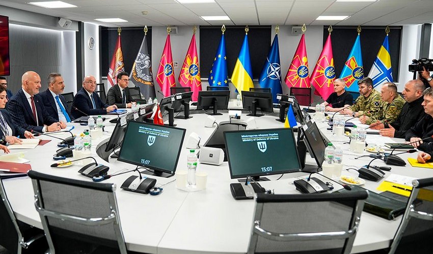 Hakan Fidan Ukraynanın müdafiə naziri ilə görüşüb Hakan Fidan Ukraynanın müdafiə naziri ilə görüşüb
