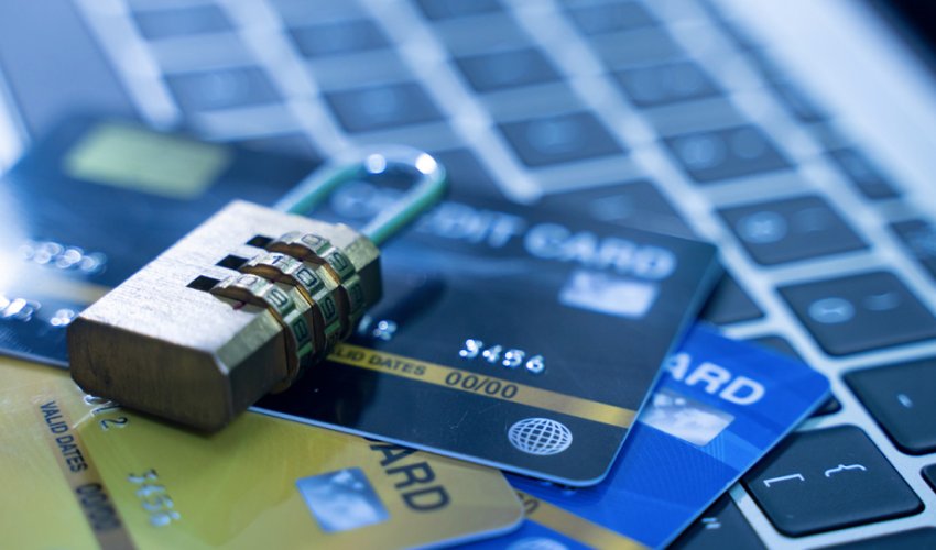 Ötən gün bank kartlarından 3 min manata yaxın pul oğurlanıb Ötən gün bank kartlarından 3 min manata yaxın pul oğurlanıb