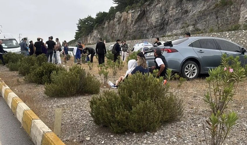 Türkiyədə yol qəzasında 15 nəfər yaralanıb Türkiyədə yol qəzasında 15 nəfər yaralanıb