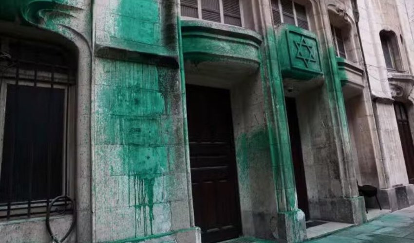 В Париже осквернили мемориал Холокоста и синагоги В Париже осквернили мемориал Холокоста и синагоги