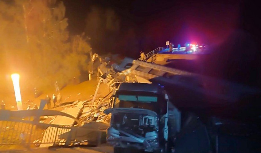 В Брянской области ЧП с поездом произошло из-за подрыва моста В Брянской области ЧП с поездом произошло из-за подрыва моста