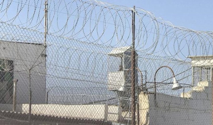 В пенитенциарном учреждении в Баку обрушилась крыша, есть пострадавший