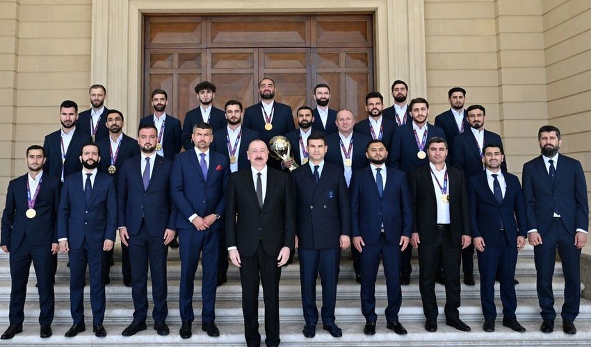 Əliyev minifutbol üzrə qalib olan milli komanda ilə görüşüb