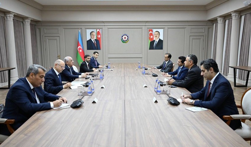 Əli Əsədov Pakistanın neft naziri ilə görüşüb Əli Əsədov Pakistanın neft naziri ilə görüşüb