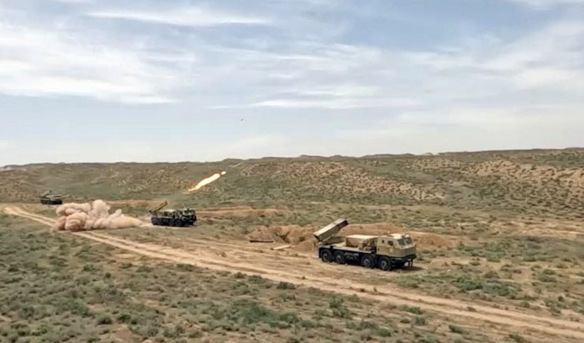 Azərbaycan Ordusu atəşli reaktiv sistemlərdən döyüş atışları icra edib