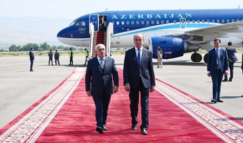 Baş nazir Əli Əsədov Düşənbədə işgüzar səfərdədir Baş nazir Əli Əsədov Düşənbədə işgüzar səfərdədir