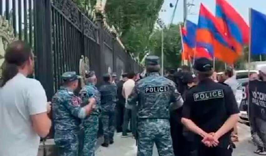 İrəvanda Matviyenkonun səfərinə qarşı etiraz aksiyası keçirilib İrəvanda Matviyenkonun səfərinə qarşı etiraz aksiyası keçirilib