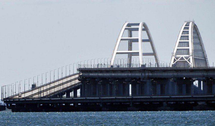 Россия приостановила движение по Крымскому мосту Россия приостановила движение по Крымскому мосту