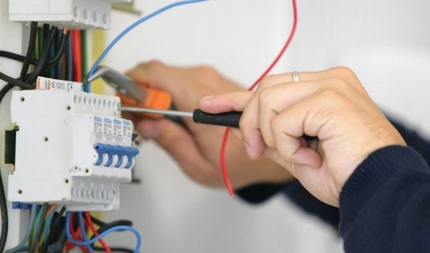 Şəmkirdə 59 yaşlı şəxsi elektrik cərəyanı vuraraq öldürüb Şəmkirdə 59 yaşlı şəxsi elektrik cərəyanı vuraraq öldürüb