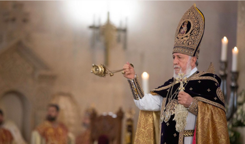 Pashinyan escalates campaign to unseat Armenian Church leader Pashinyan escalates campaign to unseat Armenian Church leader