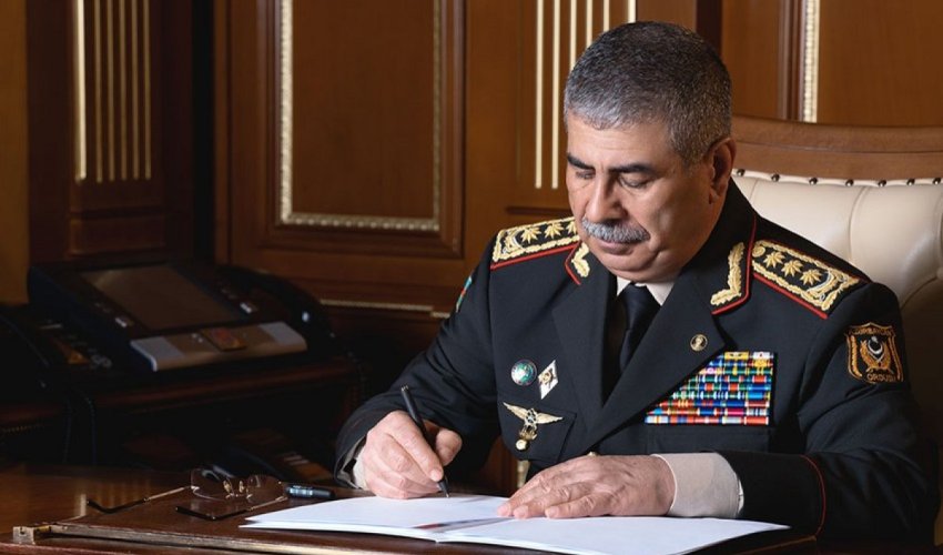 Azerbaijan’s defense minister offers condolences over death of Iranian top general Azerbaijan’s defense minister offers condolences over death of Iranian top general