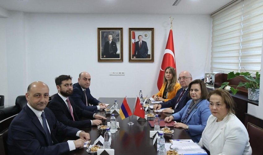 Türkiyə və Ermənistan XİN rəsmiləri Ankarada görüşüb Türkiyə və Ermənistan XİN rəsmiləri Ankarada görüşüb
