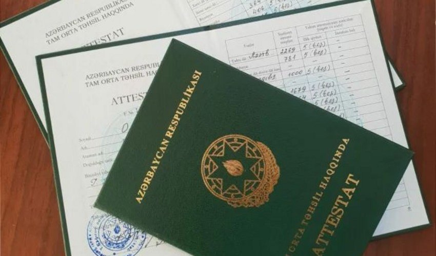Bakıda 33,5 mindən çox şagirdə attestatlar verilir Bakıda 33,5 mindən çox şagirdə attestatlar verilir