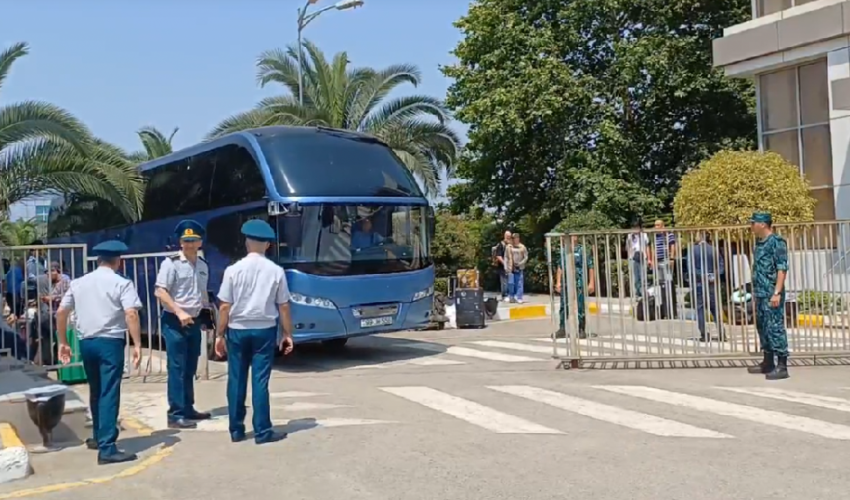 Hundreds flee into Azerbaijan and Armenia from Iran Hundreds flee into Azerbaijan and Armenia from Iran