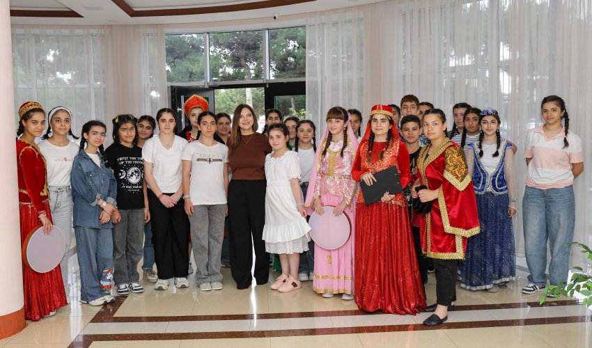 Azercell diqqət və qayğıya ehtiyacı olan iki nəsli bir araya gətirdi Azercell diqqət və qayğıya ehtiyacı olan iki nəsli bir araya gətirdi