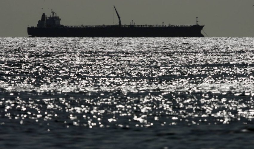 Иран срочно вывозит нефть из страны Иран срочно вывозит нефть из страны