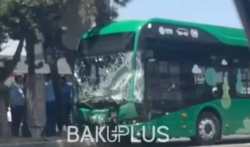 Bakıda "BakuBus" qəza törədib - Yaralılar var Bakıda "BakuBus" qəza törədib - Yaralılar var