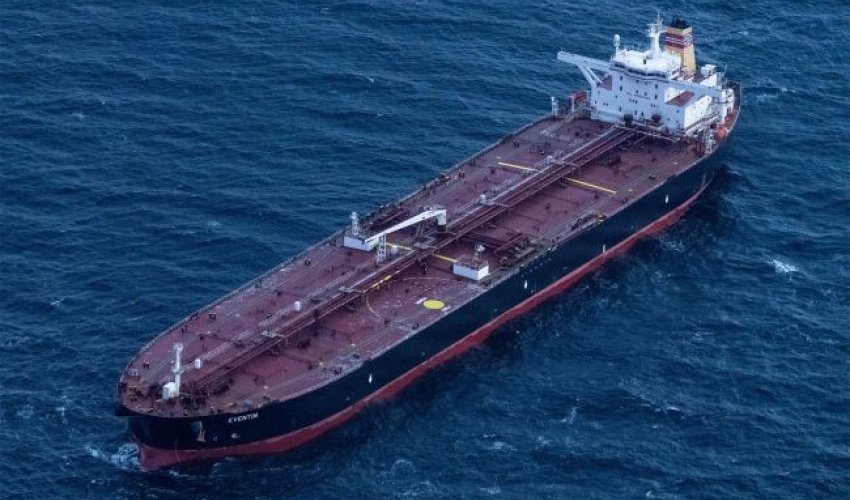 Танкеры с нефтью пытаются срочно покинуть Ормузский пролив Танкеры с нефтью пытаются срочно покинуть Ормузский пролив