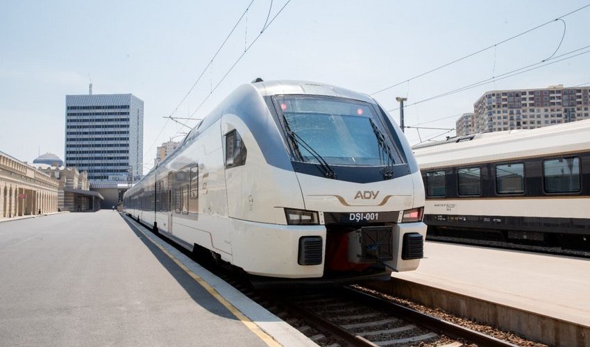 

Dəmiryolu stansiyalarında turizm məlumat məntəqələri quraşdırılacaq
