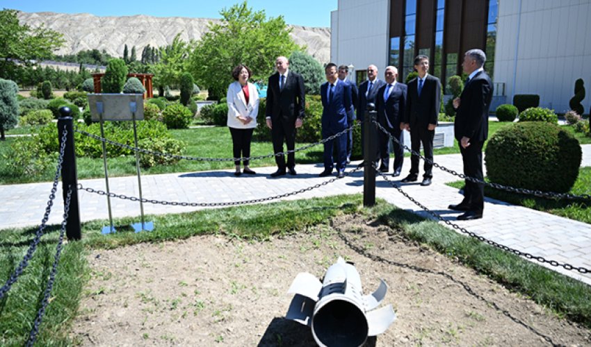 Prezident Mingəçevirdə İES-ə atılan raketin düşdüyü ərazidə olub Prezident Mingəçevirdə İES-ə atılan raketin düşdüyü ərazidə olub