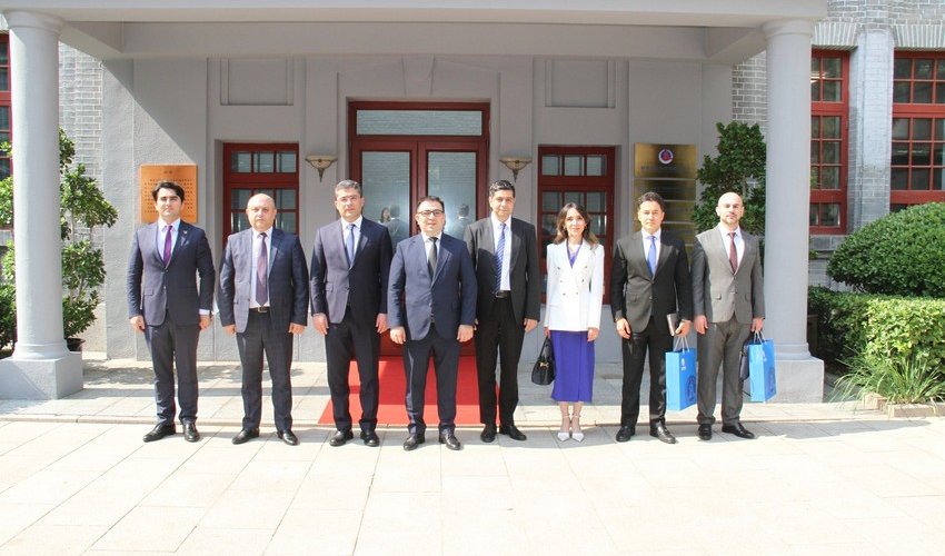 MEDİA nümayəndə heyəti Sinxua xəbər agentliyində olub MEDİA nümayəndə heyəti Sinxua xəbər agentliyində olub