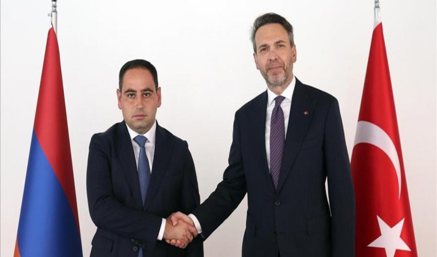 Türkiyə və Ermənistan nazirləri görüşüb Türkiyə və Ermənistan nazirləri görüşüb