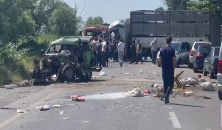 Şabranda yük və minik avtomobilləri toqquşub, ölən var Şabranda yük və minik avtomobilləri toqquşub, ölən var