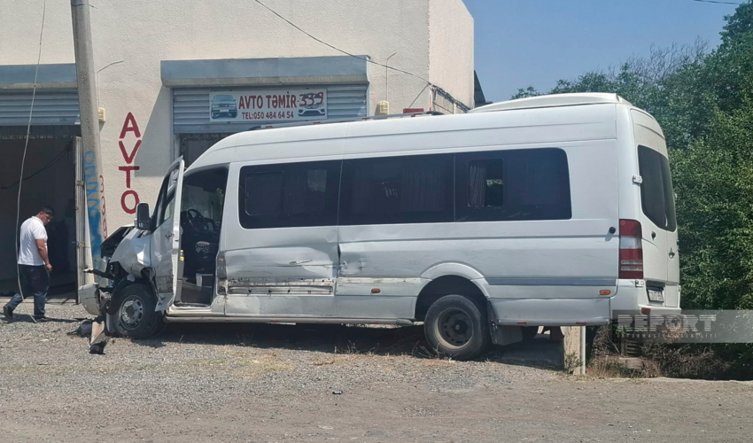 Goranboyda mikroavtobusla minik avtomobili toqquşub, xəsarət alanlar var Goranboyda mikroavtobusla minik avtomobili toqquşub, xəsarət alanlar var