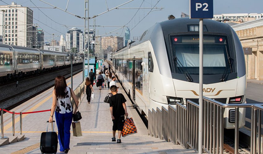 Qeyri-iş günlərində qatarla daşınan sərnişinlərin sayı açıqlanıb Qeyri-iş günlərində qatarla daşınan sərnişinlərin sayı açıqlanıb