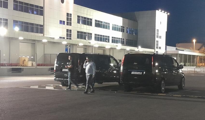 Тела убитых в Екатеринбурге азербайджанцев доставлены на родину Тела убитых в Екатеринбурге азербайджанцев доставлены на родину