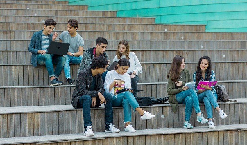 Universitetlərdə rus dilində tədrisin dayandırılması xəbəri saxtadır- FOTO
