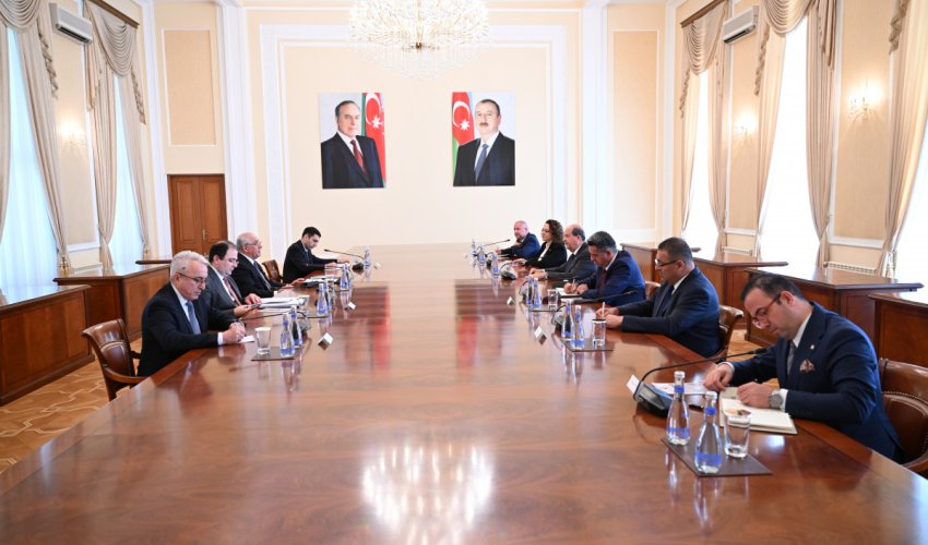 Əli Əsədov Ersin Tatarla görüşüb