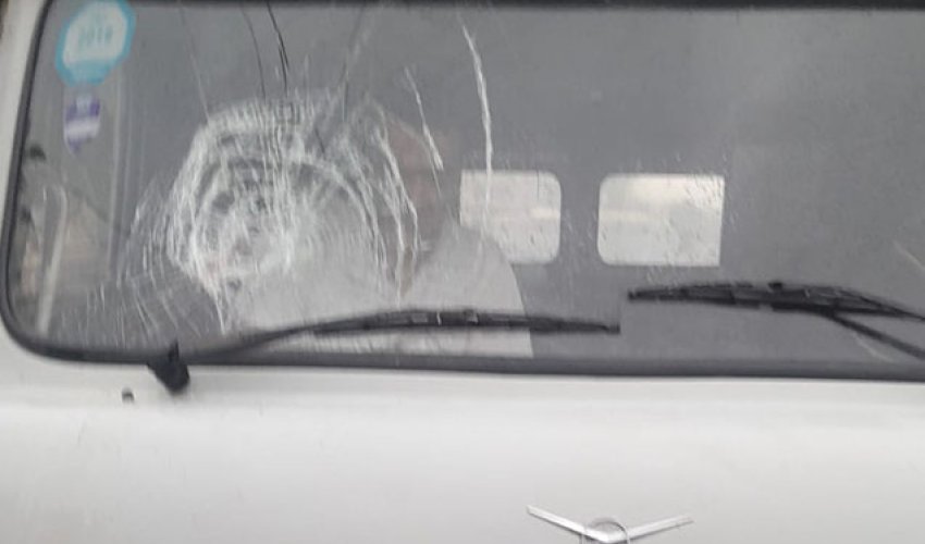 Göygöldə xəstə yaxınları təcili yardım maşınına hücum edib