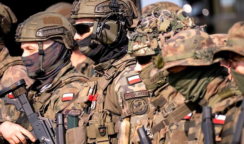 Polşa iki ölkə ilə sərhədə minlərlə hərbçi göndərir
