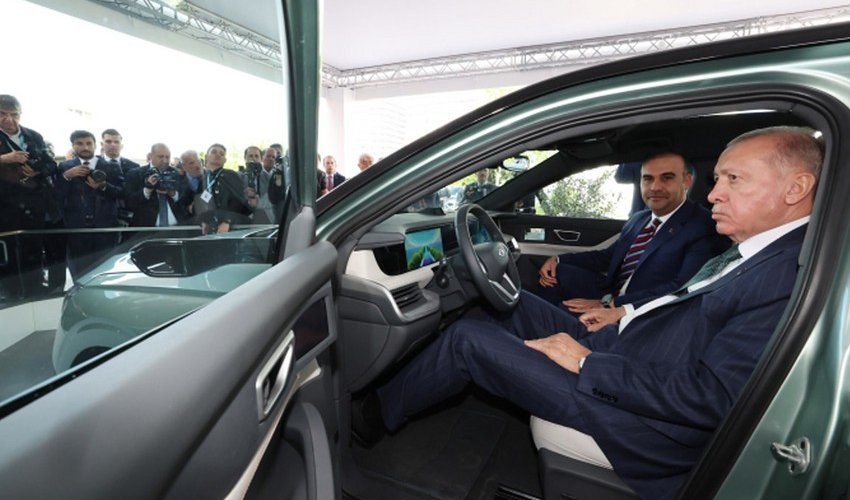 Ərdoğan "TOGG"un yeni modeli ilə test sürüşü edib Ərdoğan "TOGG"un yeni modeli ilə test sürüşü edib