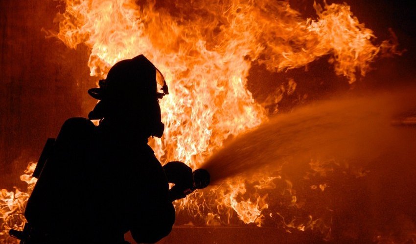 Пожар в цехе в Бинагадинском районе Баку потушен Пожар в цехе в Бинагадинском районе Баку потушен