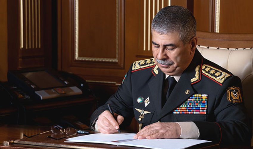 Azerbaijan’s defense minister offers condolences to Turkey over soldier deaths