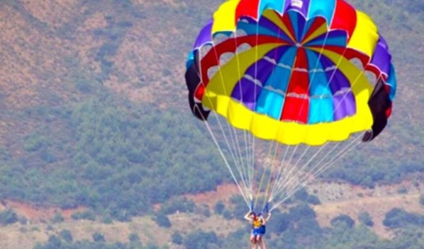 Siyəzəndə qadın paraşütlə qayaya çırpılaraq ölüb Siyəzəndə qadın paraşütlə qayaya çırpılaraq ölüb