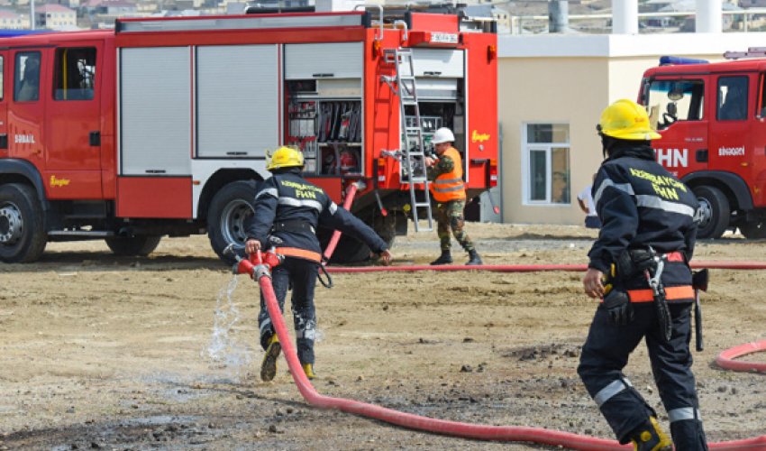 Сильный пожар в Баку - Oбновлено Сильный пожар в Баку - Oбновлено