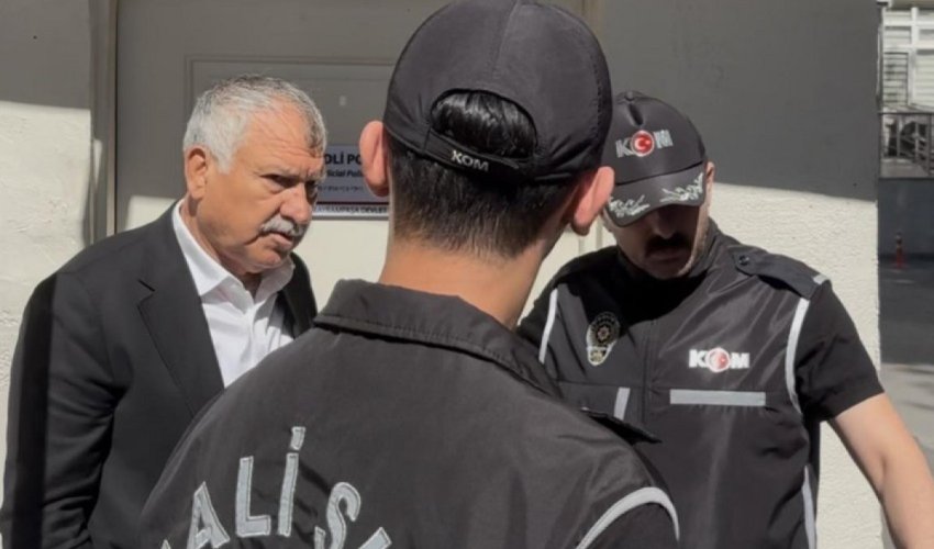Adana bələdiyyə sədri həbs olunub Adana bələdiyyə sədri həbs olunub