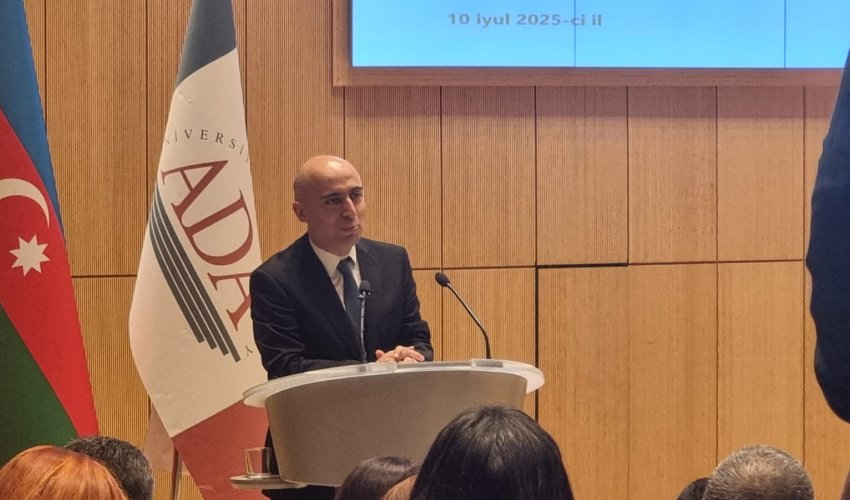 Sentyabrdan 45% müəllim min manatdan çox maaş alacaq- Emin Əmrullayev Sentyabrdan 45% müəllim min manatdan çox maaş alacaq- Emin Əmrullayev