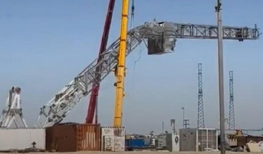 Буровая вышка рухнула на месторождении в Казахстане Буровая вышка рухнула на месторождении в Казахстане