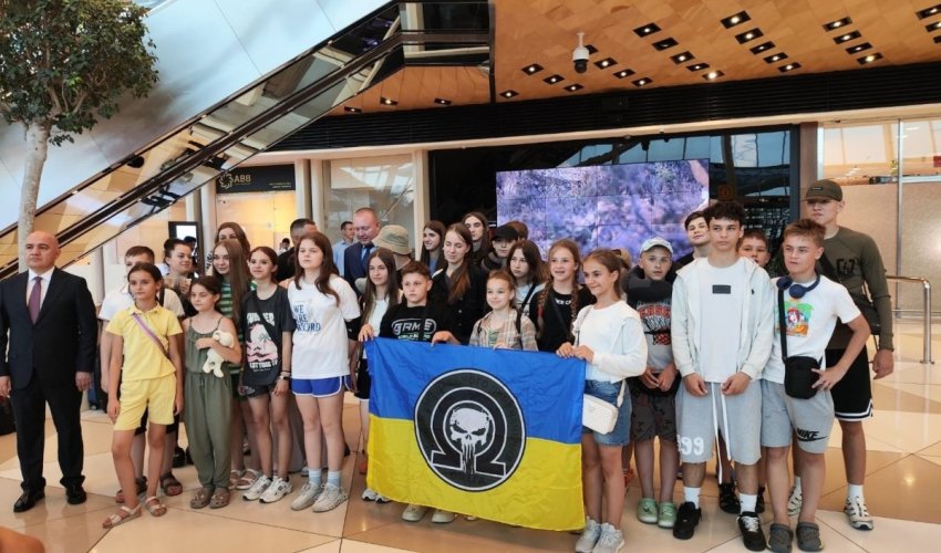 Украинские дети прибыли в Баку на реабилитацию Украинские дети прибыли в Баку на реабилитацию