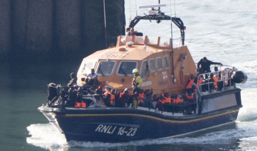 Britaniyaya bir gündə 573 miqrant qanunsuz daxil olub