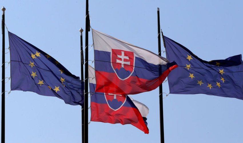 ЕК уговаривает Словакию одобрить санкции против России ЕК уговаривает Словакию одобрить санкции против России
