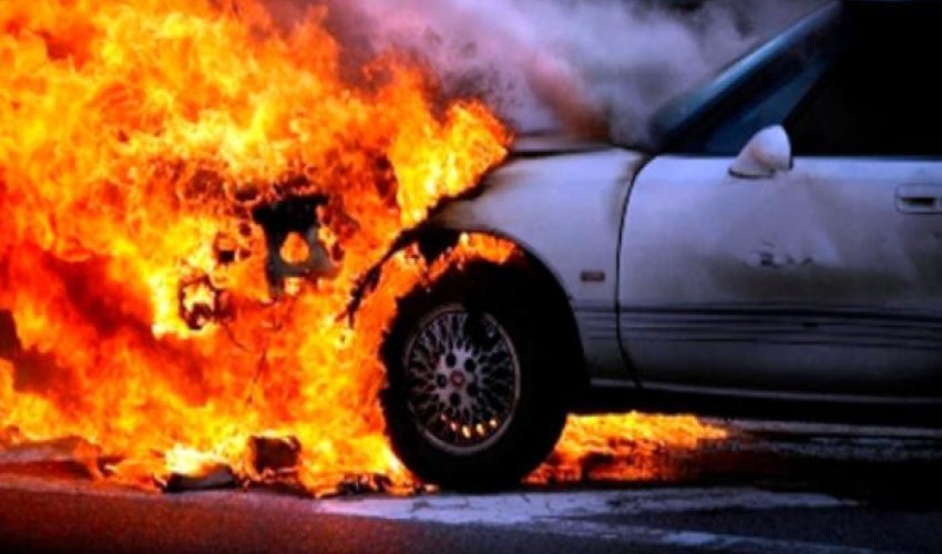 В Баку загорелся BMW