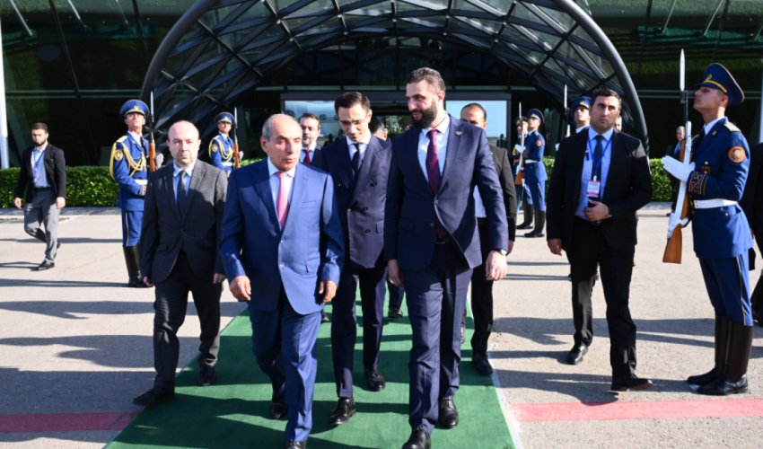 Əhməd Əl Şaraanın Azərbaycana səfəri başa çatıb Əhməd Əl Şaraanın Azərbaycana səfəri başa çatıb