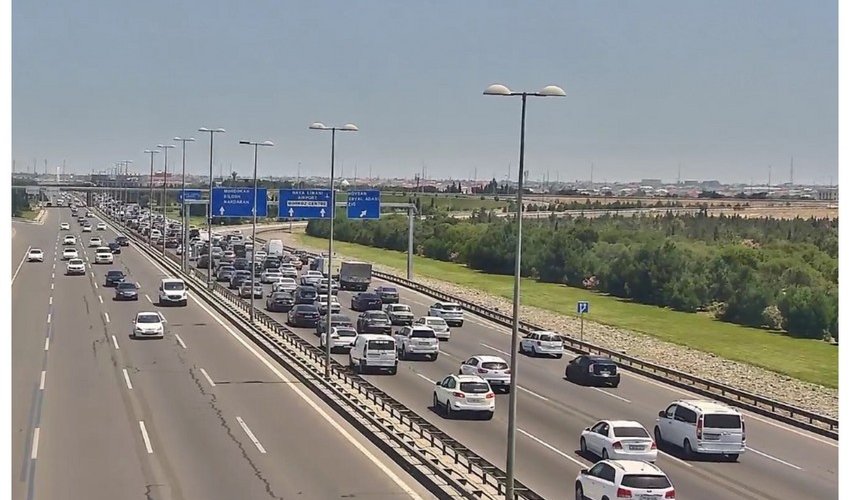 Aeroport yolunda qəza tıxaca səbəb olub Aeroport yolunda qəza tıxaca səbəb olub
